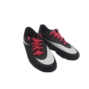 Nike Girls Black and Pink Soccer Cleats Size 2Y